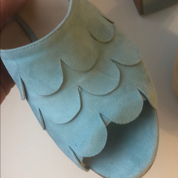 Dee Keller Blue Scalloped Heels - Picture 6 of 6